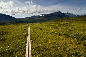 1280px-kungsleden_over_teusajaure